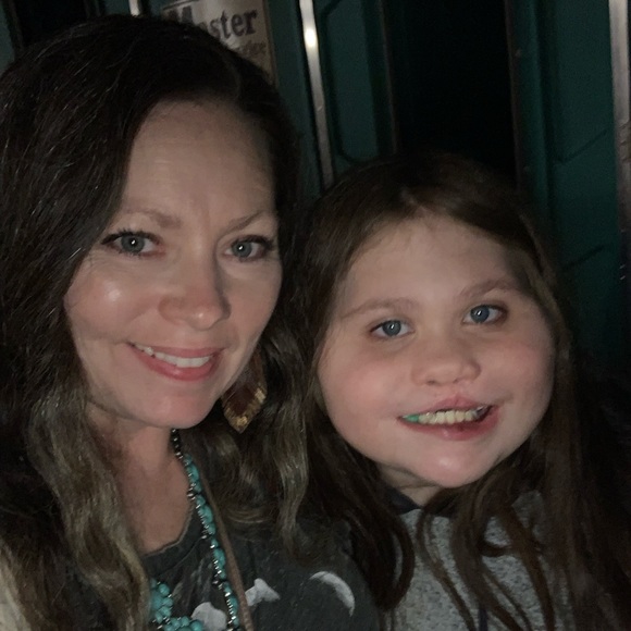 Meet your Posher, Leigh Ann - Picture 11 of 13